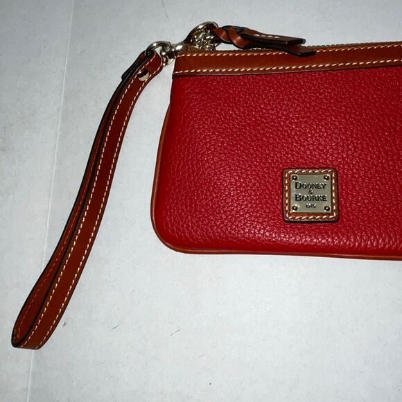 Dooney & Bourke Women's Red Brown Pebble Grain Leather Wristlet Clutch Handbag - Picture 4 of 9